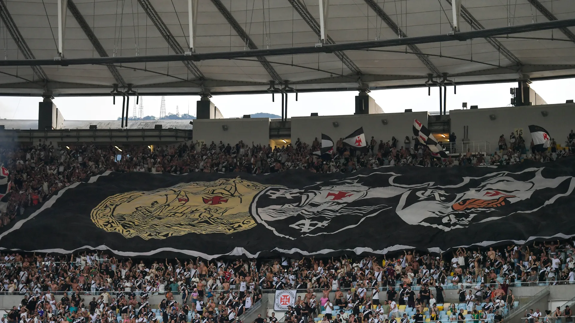 Torcida do Vasco no Maracanã – Foto: Thiago Ribeiro/AGIF