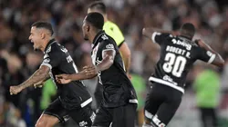 RJ - RIO DE JANEIRO - 14/12/2025 - COPA DO BRASIL 2025, FLUMINENSE X VASCO - Coutinho jogador do Vasco comemora vitoria ao final da partida contra o Fluminense no estadio Maracana pelo campeonato Copa Do Brasil 2025. Foto: Thiago Ribeiro/AGIF