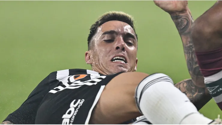 Renzo Saravia, lateral-direito do Atlético em partida pelo campeonato brasileiro (Foto: Pedro Vilela/Getty Images)