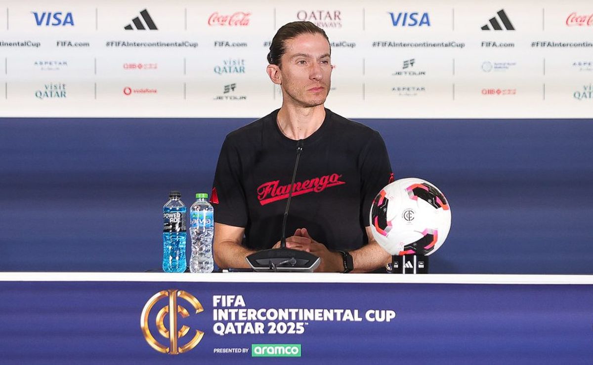 Filipe Luís é aplaudido em coletiva após vice do Flamengo e enaltece orgulho da equipe: 