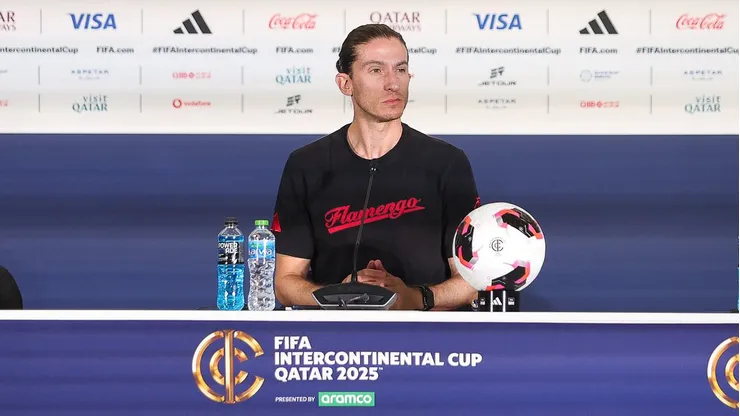 Filipe Luís em coletiva no Intercontinental. Fotos: Gilvan de Souza/Flamengo
