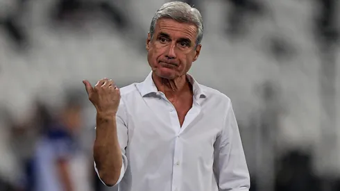 Luís Castro teve uma boa passagem pelo Botafogo na primeira vez que trabalhou no Brasil