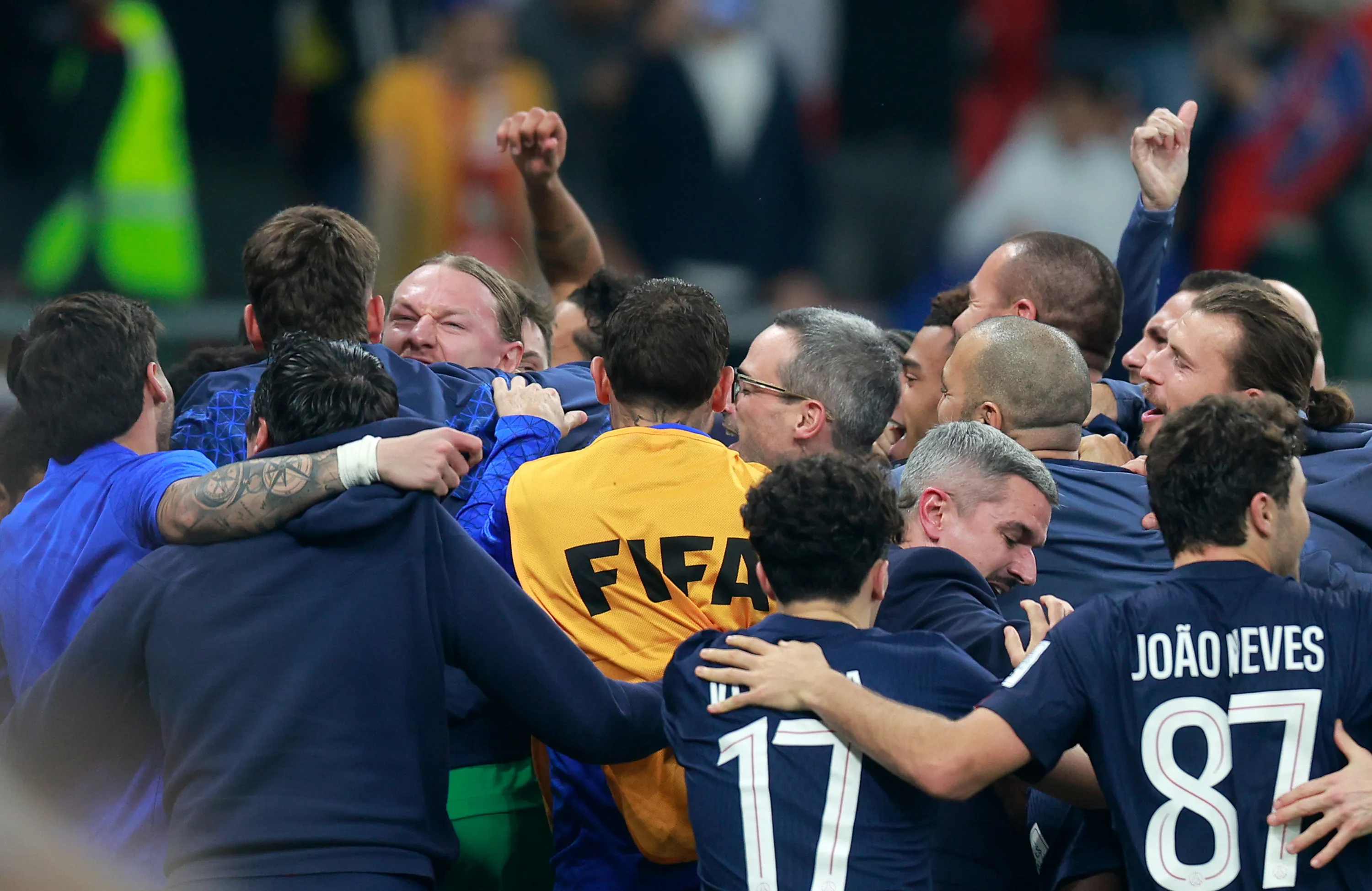 Elenco do PSG comemorando o título do Intercontinental – (Photo by Getty Images/Getty Images)