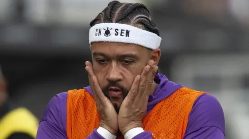 Gol de Memphis Depay contra o Vasco foi anulado por impedimento