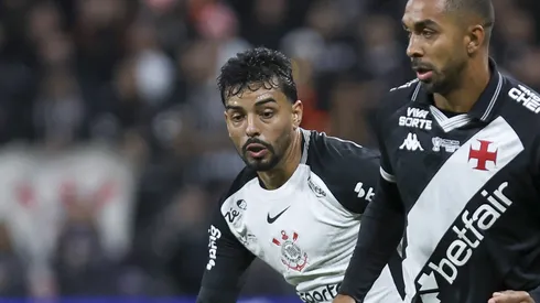 Matheus Bidu, lateral-esquerdo do Corinthians em partida pelo campeonato brasileiro (Foto: Ricardo Moreira/Getty Images)