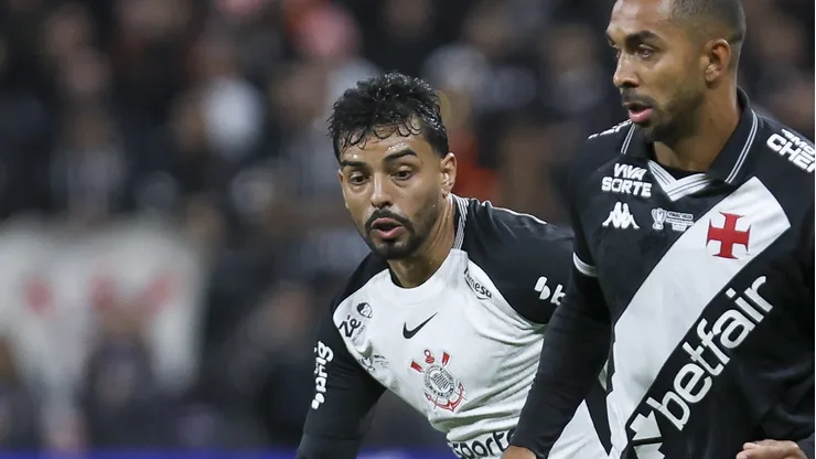 Matheus Bidu, lateral-esquerdo do Corinthians em partida pelo campeonato brasileiro (Foto: Ricardo Moreira/Getty Images)