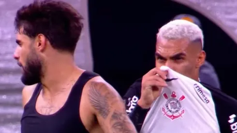 Yuri Alberto e Matheuzinho discutem em Corinthians x Vasco - Foto: Reprodução/GETV
