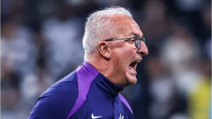Dorival Júnior explicou porque toou atitude intempestiva ao xingar torcedor do Timão