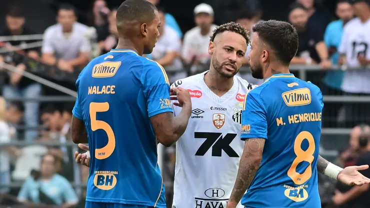 SP - SANTOS - 07/12/2025 - BRASILEIRO A 2025, SANTOS X CRUZEIRO - Neymar Jr jogador do Santos durante partida contra o Cruzeiro no estadio Vila Belmiro pelo campeonato Brasileiro A 2025. Foto: Jota Erre/AGIF