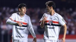 SP - SAO PAULO - 19/08/2025 - COPA LIBERTADORES 2025, SAO PAULO X ATLETICO NACIONAL - Ferraresi (e) e Rodriguinho jogadores do Sao Paulo durante partida contra o Atletico Nacional no estadio Morumbi pelo campeonato Copa Libertadores 2025. Foto: Marcello Zambrana/AGIF