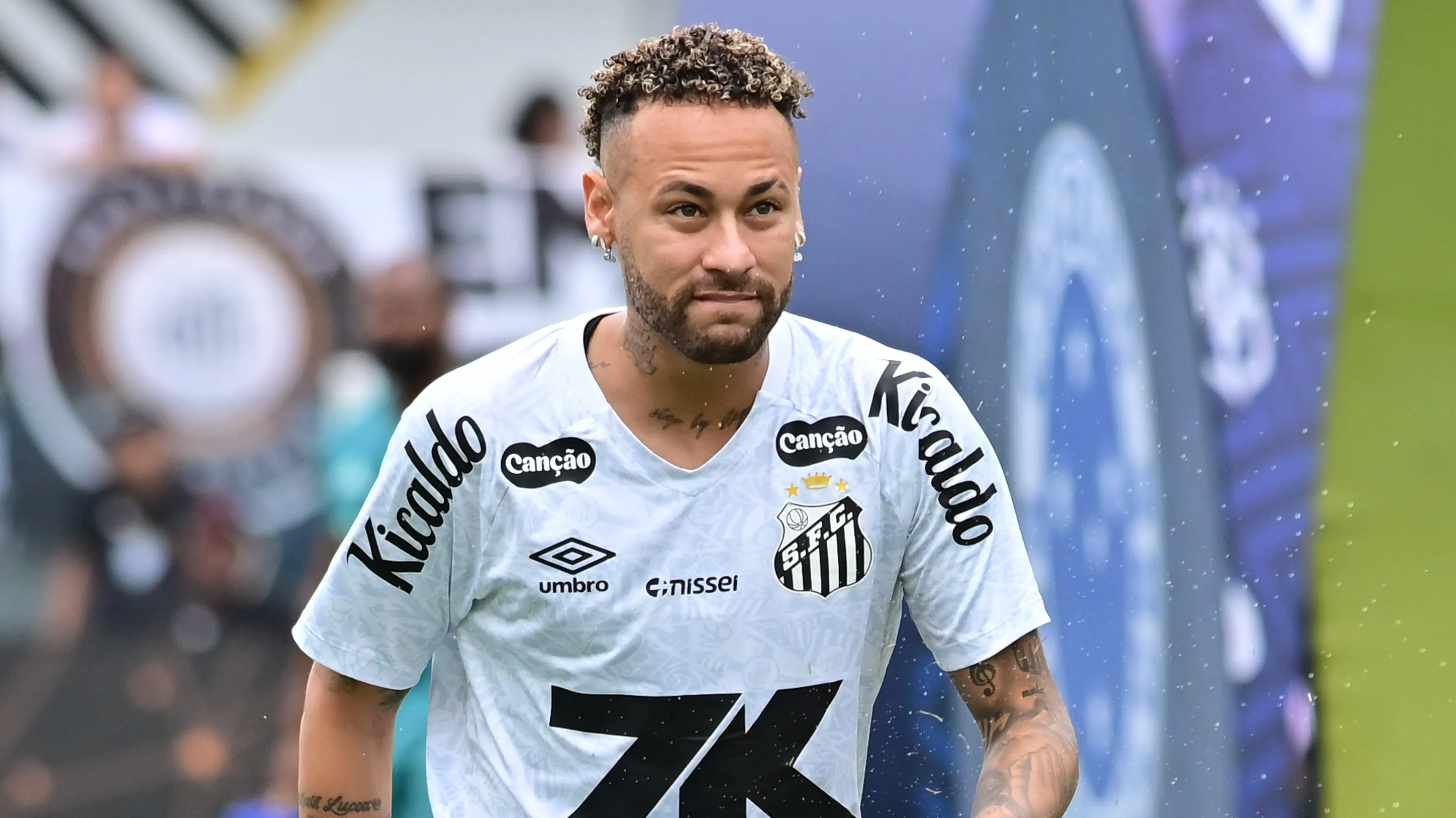 Neymar ainda não tem permanência garantida no Santos - Foto: Jota Erre/AGIF.