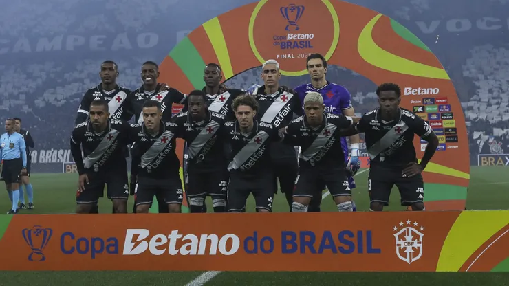 Equipe titular do Cruz-Maltino na partida de ida da final. Foto: Ricardo Moreira/Getty Images