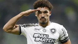 Zagueiro tem o futuro incerto - Foto: Miguel Schincariol/Getty Images.