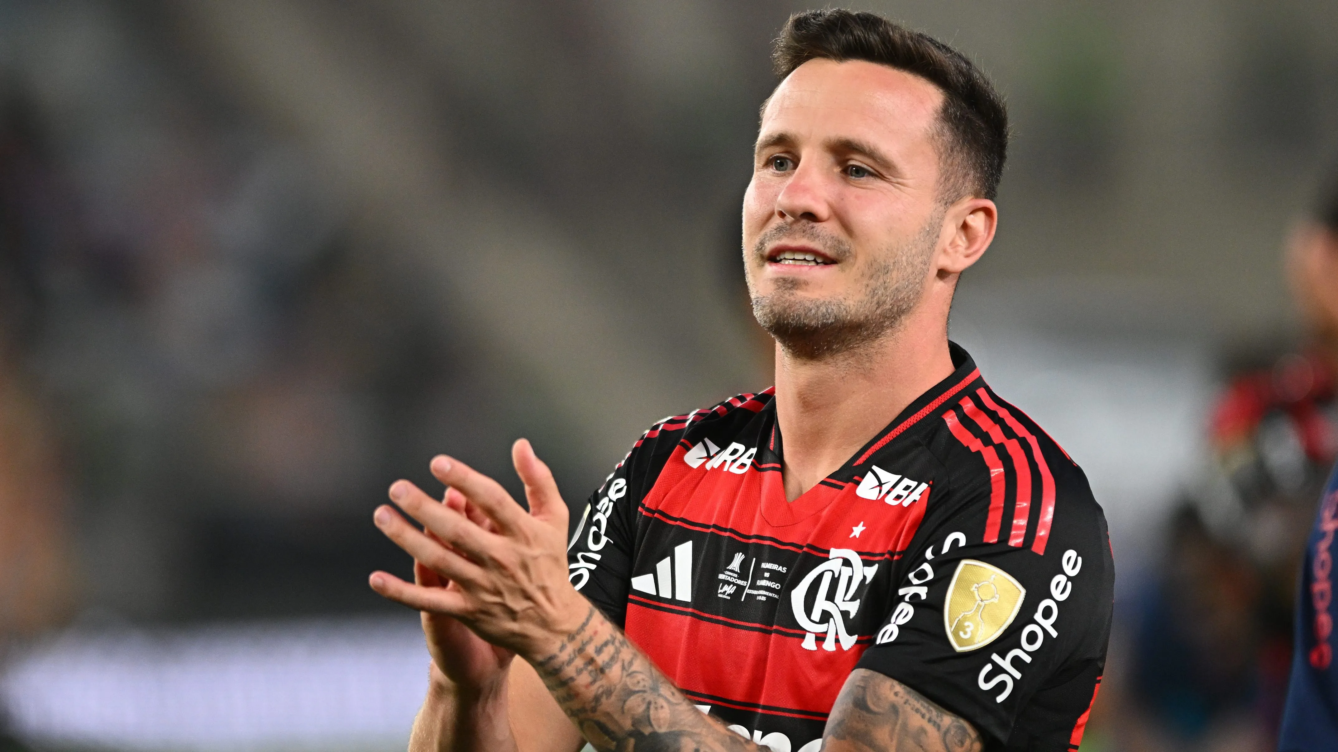 Meia Saúl entrou no 2º tempo de Flamengo x PSG e foi um dos que errou pênalti