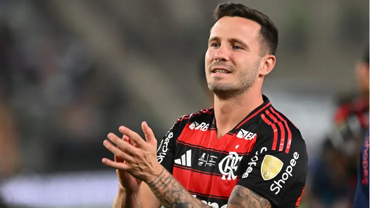 Meia Saúl entrou no 2º tempo de Flamengo x PSG e foi um dos que errou pênalti posteriormente