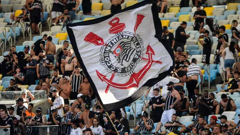 Torcida do Corinthians durante partida contra Flamengo no estadio Maracana pelo campeonato Brasileiro A 2024. Foto: Thiago Ribeiro/AGIF