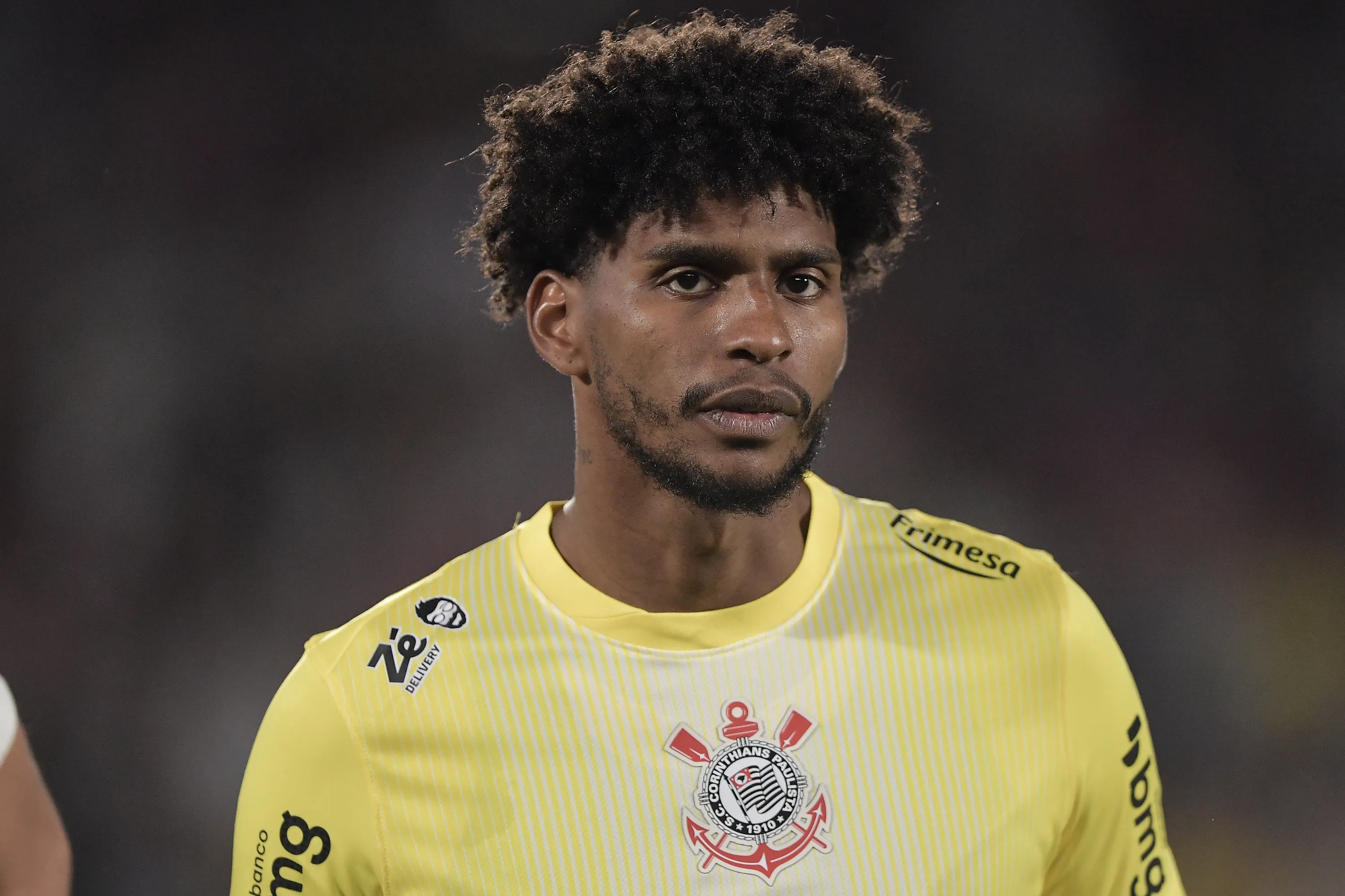 Hugo Souza, goleiro do Corinthians, durante partida contra o Fluminense no estadio Maracana pelo campeonato Brasileiro A 2025. Foto: Thiago Ribeiro/AGIF