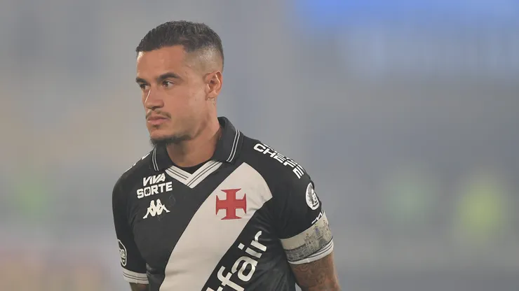 Coutinho será o homem a levantar o troféu em caso de título. Foto: Thiago Ribeiro/AGIF