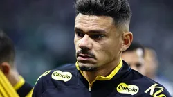 Tiquinho Soares jogador do Santos durante aquecimento antes da partida contra o Palmeiras no estadio Arena Allianz Parque pelo campeonato Brasileiro A 2025. Foto: Fabio Giannelli/AGIF