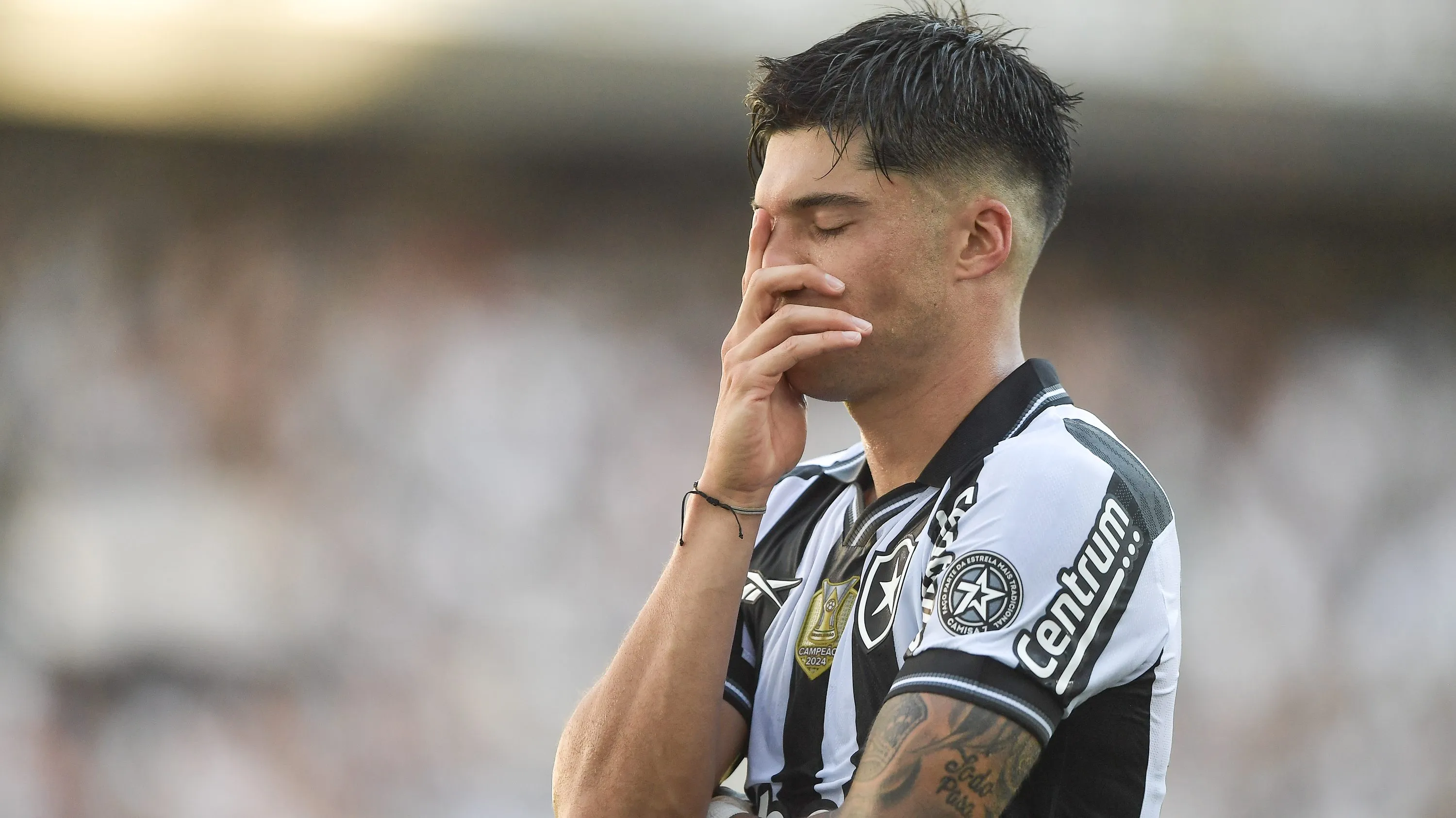 RJ – RIO DE JANEIRO – 26/10/2025 – BRASILEIRO A 2025, BOTAFOGO X SANTOS – Joaquin Correa jogador do Botafogo comemora seu gol durante partida contra o Santos no estadio Engenhao pelo campeonato Brasileiro A 2025. Foto: Thiago Ribeiro/AGIF