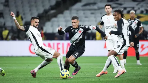 Jogadores de Vasco e Corinthians disputam a final da Copa do Brasil 2025 | Crédito: Alamy Live News