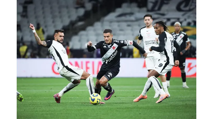 Jogadores de Vasco e Corinthians disputam a final da Copa do Brasil 2025 | Crédito: Alamy Live News