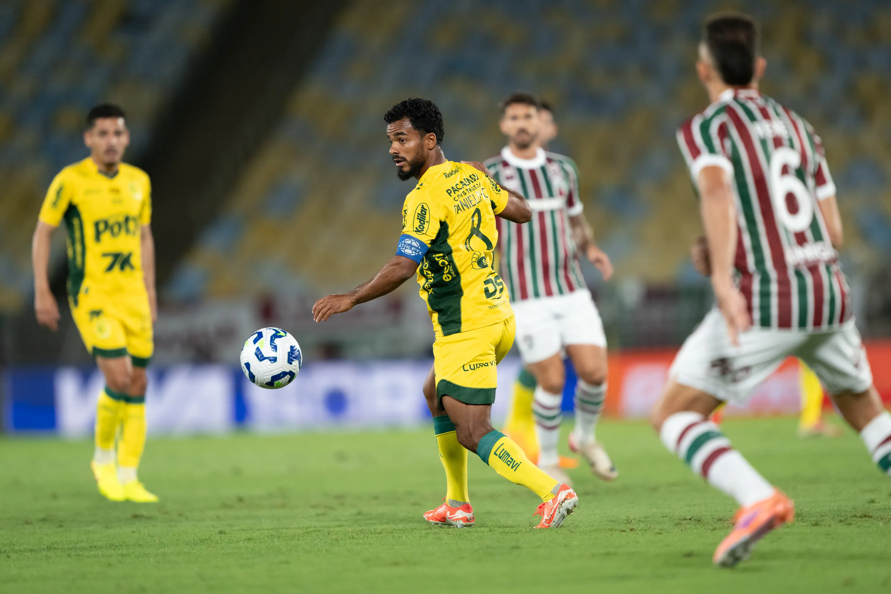Danielzinho atuando pelo Mirassol diante do Fluminense. Foto: Jorge Rodrigues/AGIF