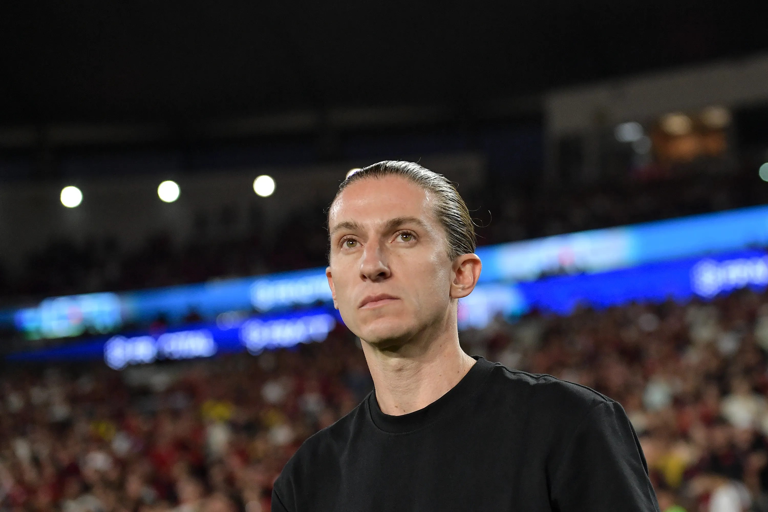 RJ – RIO DE JANEIRO – 09/11/2025 – BRASILEIRO A 2025, FLAMENGO X SANTOS – Filipe Luis tecnico do Flamengo durante partida contra o Santos no estadio Maracana pelo campeonato Brasileiro A 2025. Foto: Thiago Ribeiro/AGIF