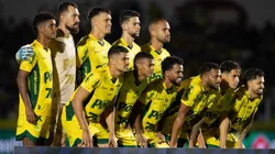 Jogadores do Mirassol posam para foto antes na partida contra Palmeiras no estadio Jose Maria de Campos Maia pelo campeonato Brasileiro A 2025. Foto: Joisel Amaral/AGIF