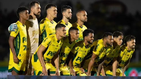 Jogadores do Mirassol posam para foto antes na partida contra Palmeiras no estadio Jose Maria de Campos Maia pelo campeonato Brasileiro A 2025. Foto: Joisel Amaral/AGIF