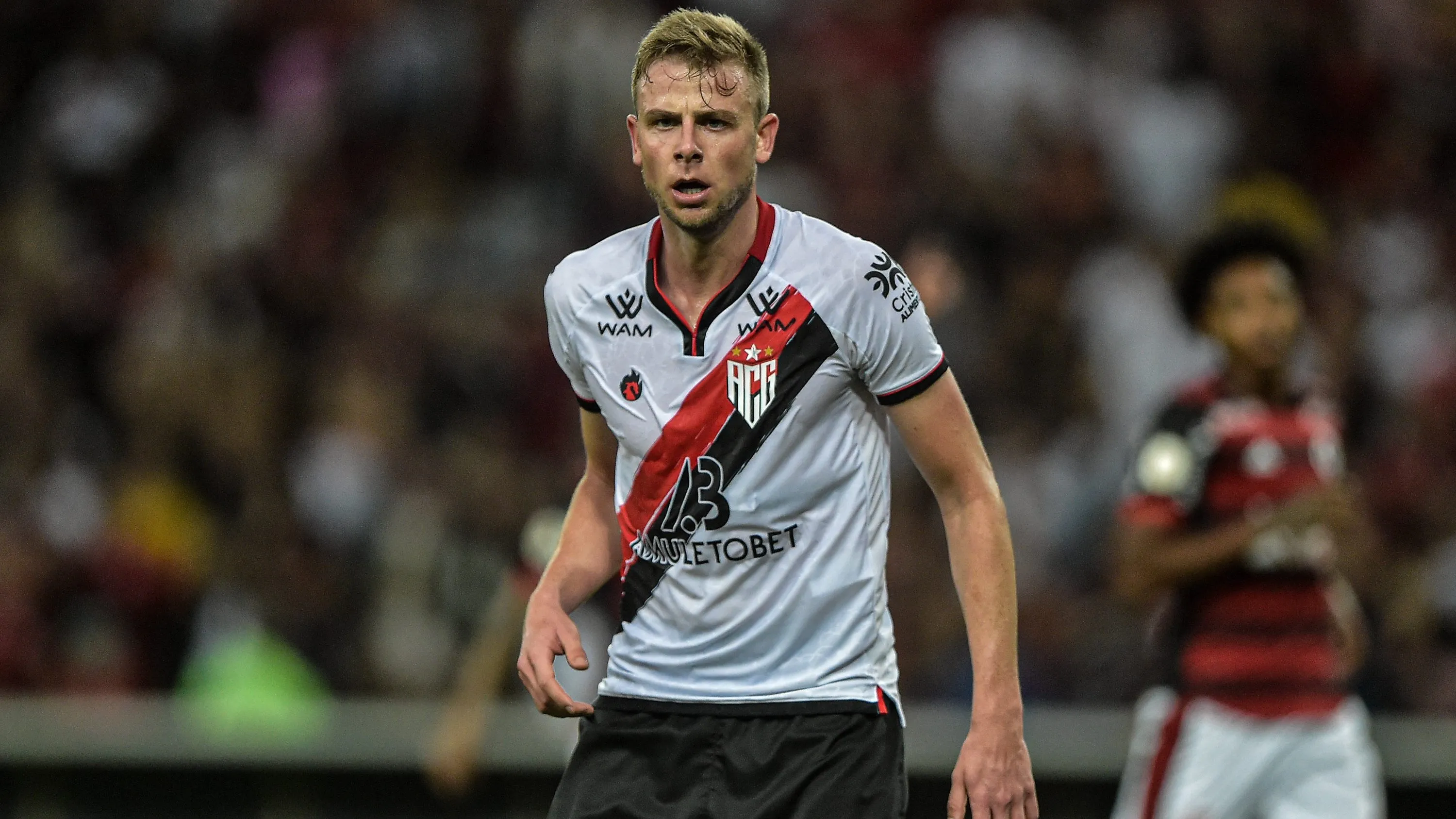 Klaus passou pelo Atlético-GO - Foto: Thiago Ribeiro/AGIF.