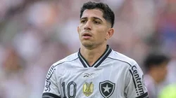 Savarino jogador do Botafogo durante partida contra o Fluminense.