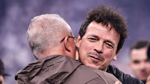 Dorival cumprimenta Diniz na Neo Química Arena.