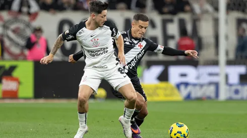 Garro e Coutinho se enfrentando em Corinthians x Vasco - Foto: Joisel Amaral/AGIF