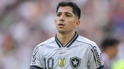 RJ - RIO DE JANEIRO - 28/09/2025 - BRASILEIRO A 2025, FLUMINENSE X BOTAFOGO - Savarino jogador do Botafogo durante partida contra o Fluminense no estadio Maracana pelo campeonato Brasileiro A 2025. Foto: Thiago Ribeiro/AGIF