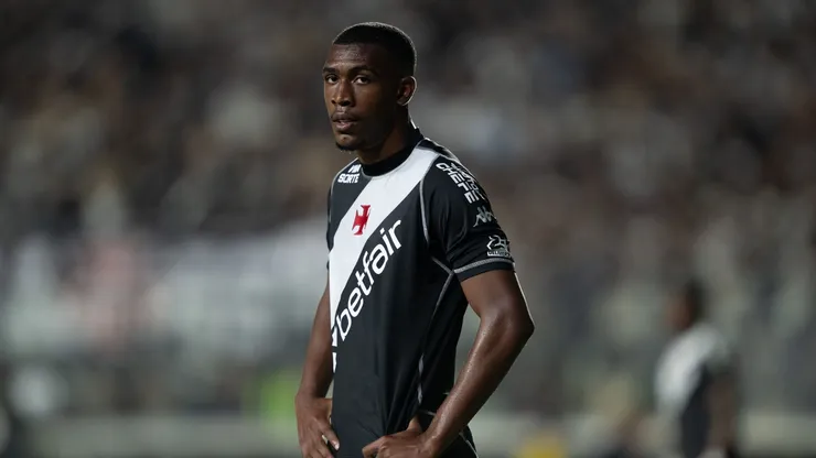 Vasco se prepara para decisão e admite dificuldade para manter Rayan — Foto Jorge RodriguesAGIF