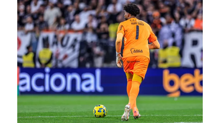 Hugo Souza vira referência do Corinthians em pênaltis