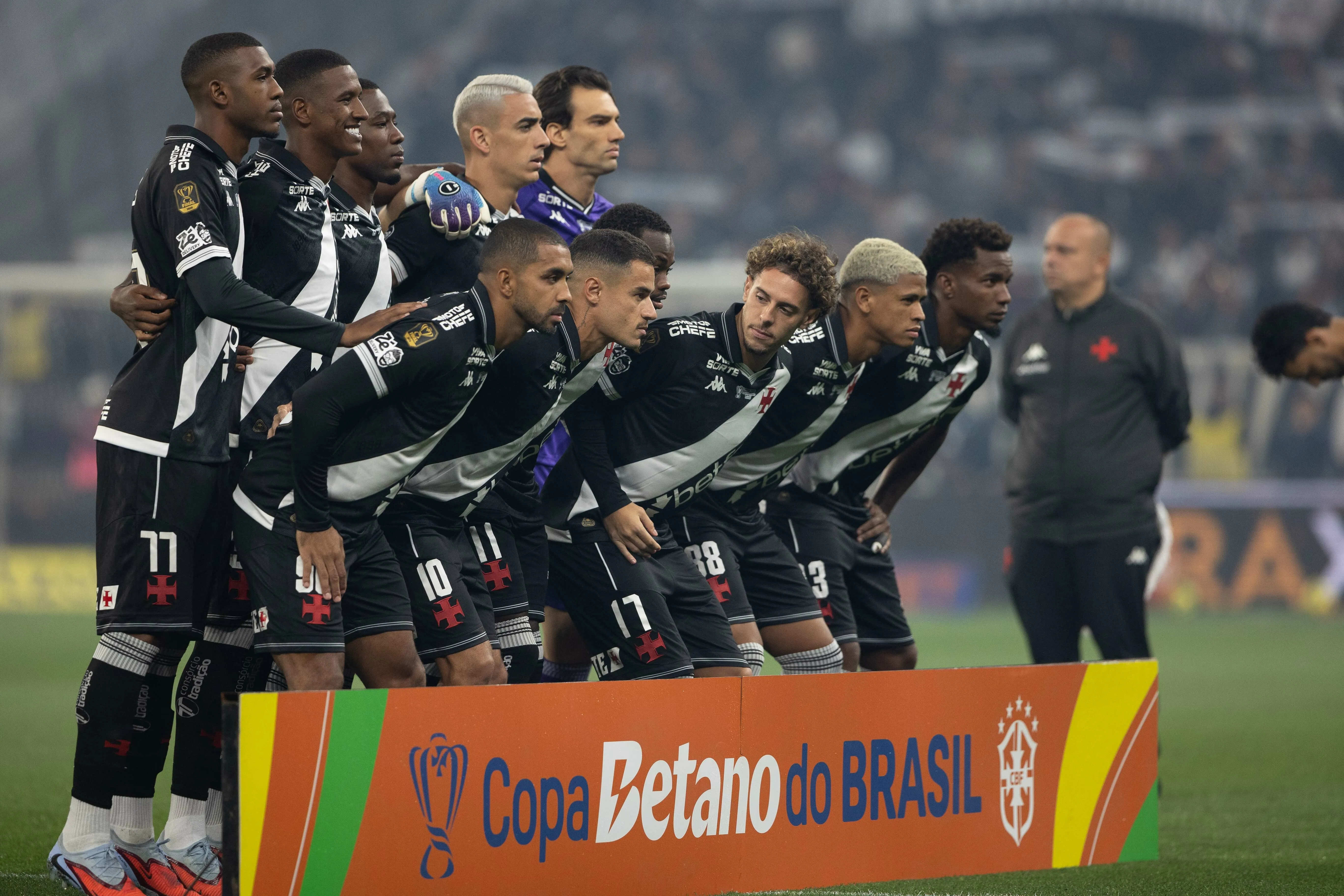 Os titulares do Vasco no 1° jogo. Foto: Joisel Amaral/AGIF