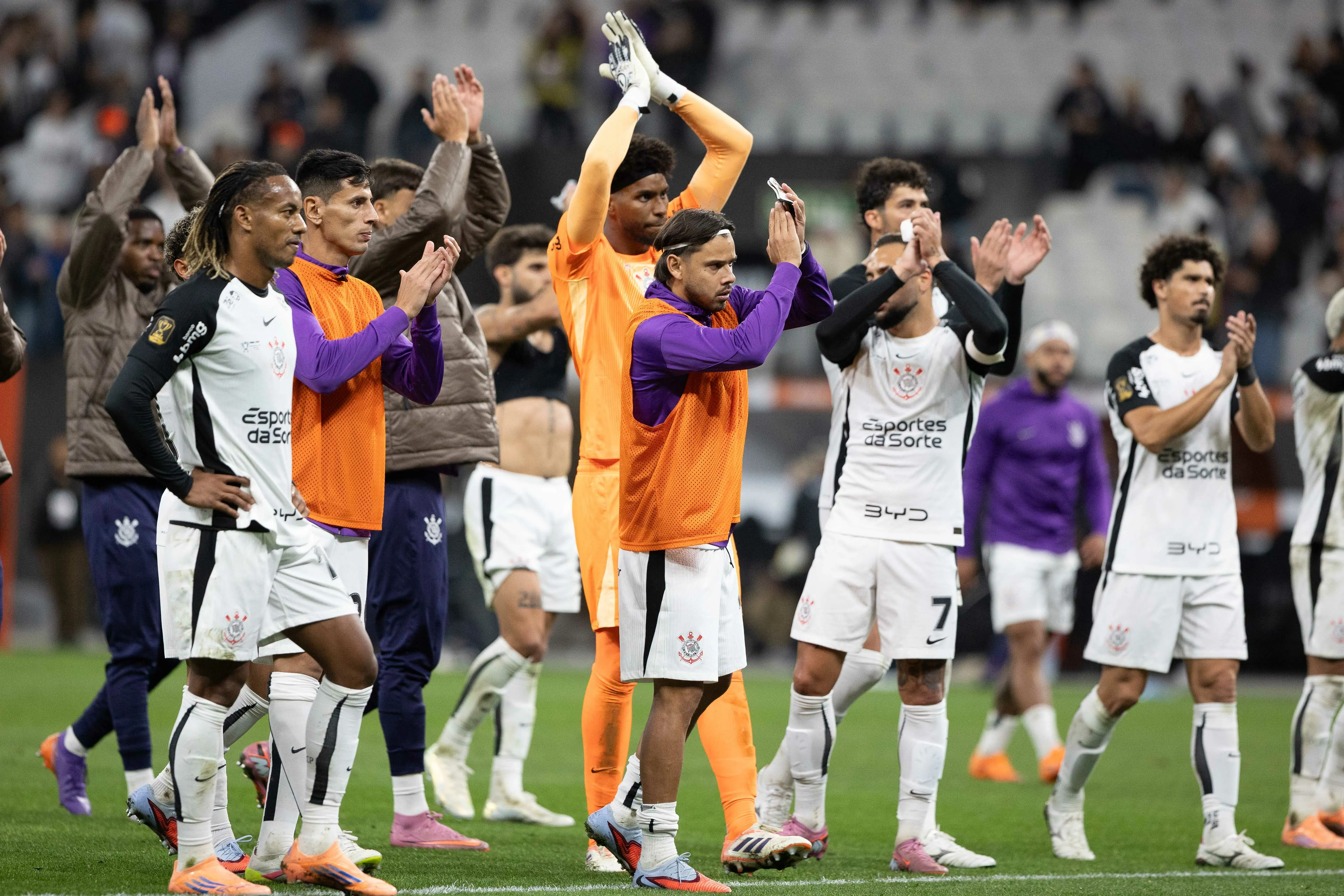 Jogadores do Corinthians após enfrentar o Vasco. Foto: Joisel Amaral/AGIF