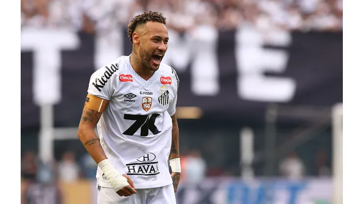SP - SANTOS - 07/12/2025 - BRASILEIRO A 2025, SANTOS X CRUZEIRO - Neymar Jr jogador do Santos durante partida contra o Cruzeiro no estadio Vila Belmiro pelo campeonato Brasileiro A 2025. Foto: Mauricio De Souza/AGIF