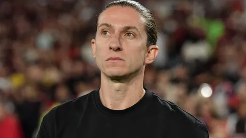 Filipe Luis, técnico do Flamengo, durante partida contra o Santos no estadio Maracana pelo campeonato Brasileiro A 2025. Foto: Thiago Ribeiro/AGIF
