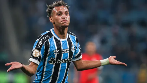Ex-Grêmio, Bitello é um dos alvos do Santos para 2026 – Foto: Maxi Franzoi/AGIF