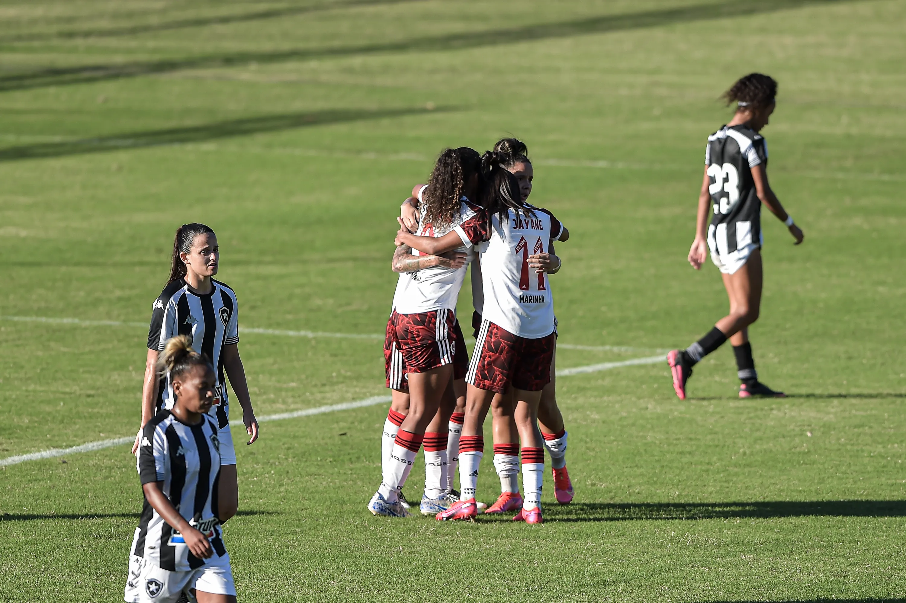 Jogadoras do Flamengo. Foto: Thiago Ribeiro/AGIF
