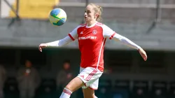 Isa Haas com a camisa do Inter. Foto: Luiz Erbes/AGIF