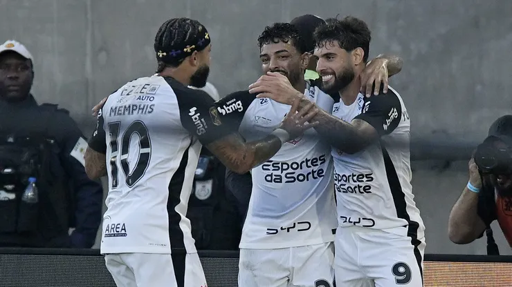 RJ - RIO DE JANEIRO - 21/12/2025 - COPA DO BRASIL 2025, VASCO X CORINTHIANS - Yuri Alberto jogador do Corinthians comemora seu gol durante partida contra o Vasco no estadio Maracana pelo campeonato Copa Do Brasil 2025. Foto: Alexandre Loureiro/AGIF