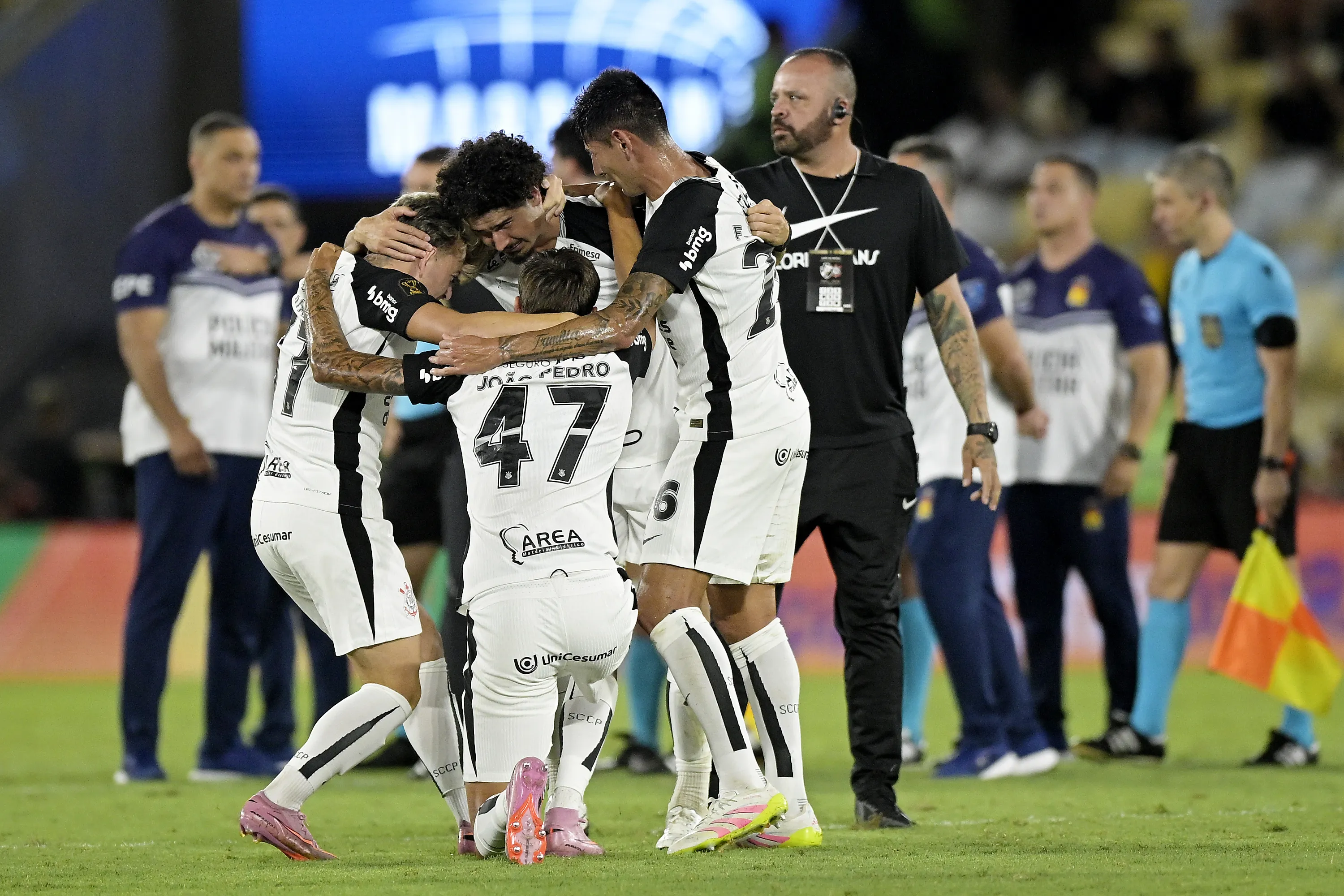 Jogadores do Corinthians comemoram a vitoria e o titulo apos a partida contra o Vasco no estadio Maracana pelo campeonato Copa Do Brasil 2025. Foto: Alexandre Loureiro/AGIF