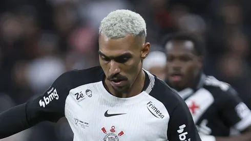 Matheusinho, lateral-direito do Corinthians em partida pela Copa do Brasil (Foto: Ricardo Moreira/Getty Images)