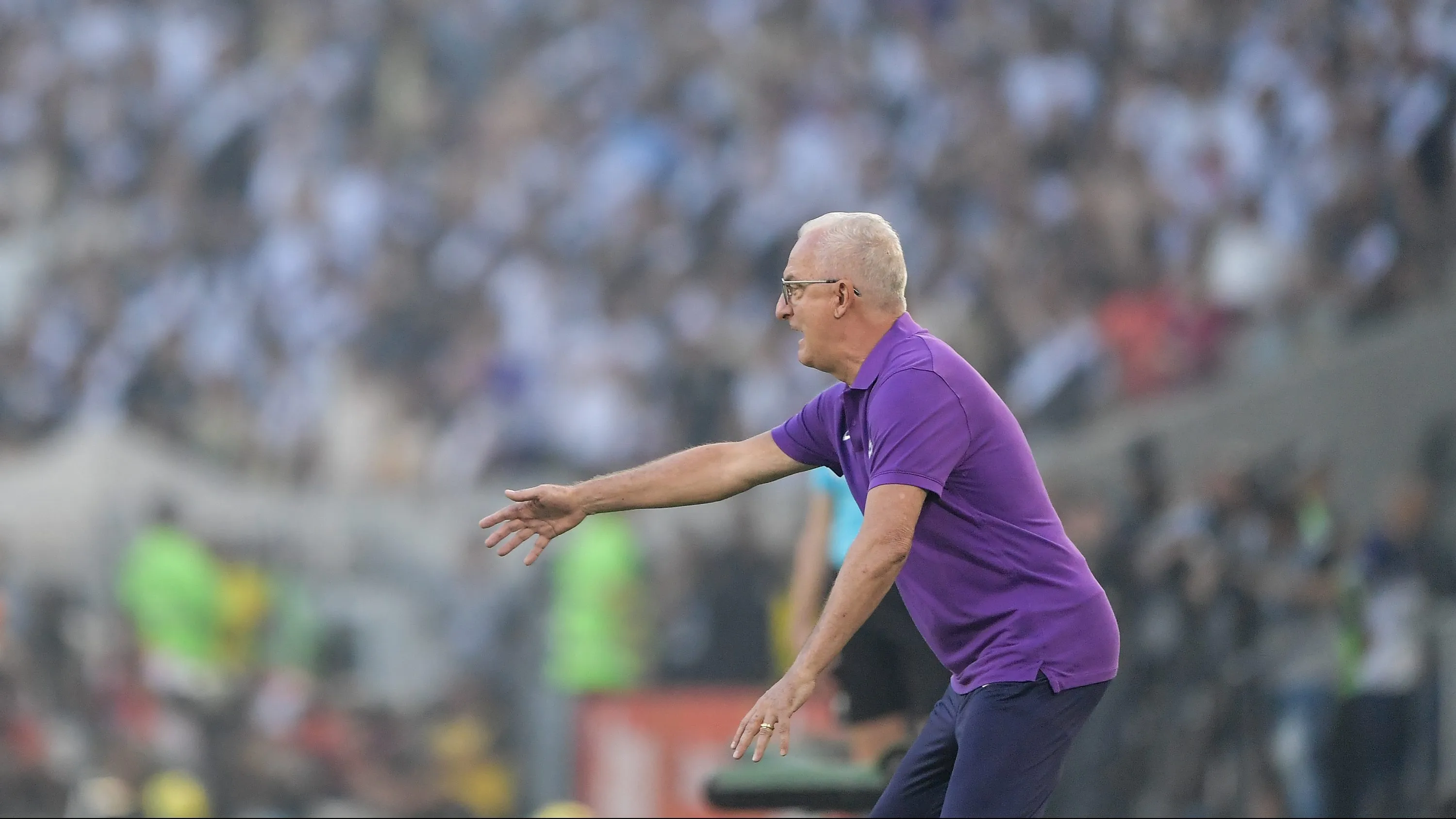 Dorival em ação no Maracanã, na final contra o Vasco – Foto: Thiago Ribeiro/AGIF