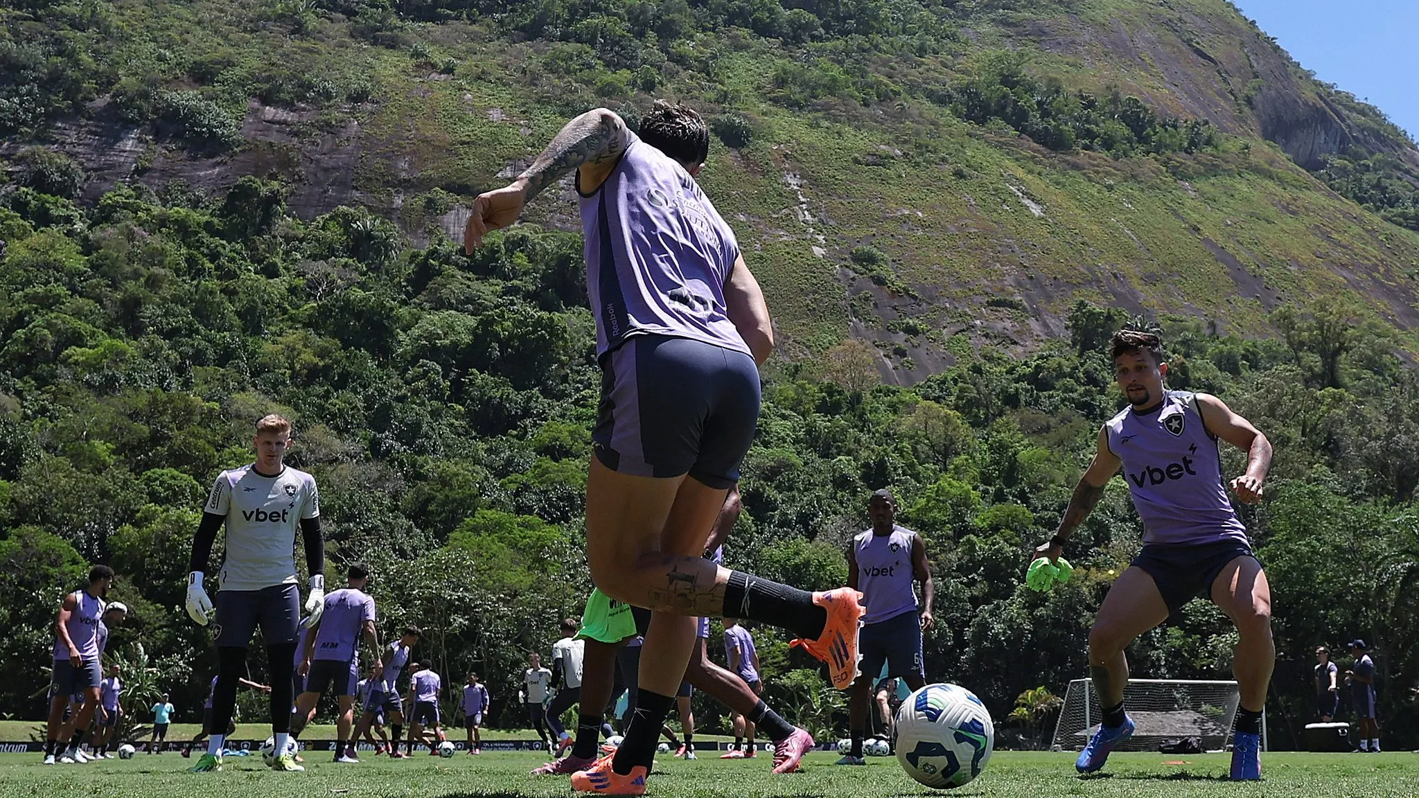 Elenco do Botafogo durante treinamento – Foto: Vitor Silva/Botafogo.