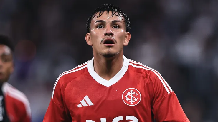 SP - SAO PAULO - 03/05/2025 - BRASILEIRO A 2025, CORINTHIANS X INTERNACIONAL - Bernabei jogador do Internacional durante partida contra o Corinthians no estadio Arena Corinthians pelo campeonato Brasileiro A 2025. Foto: Ettore Chiereguini/AGIF